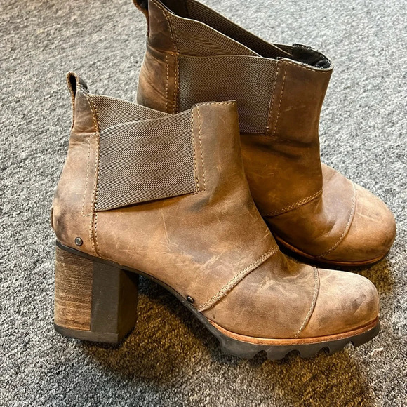 Sorel Addington Boots, size 39 - Picture 2 of 8